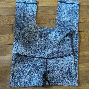 LuluLemon Speckled Black and Gray Cropped Aligns